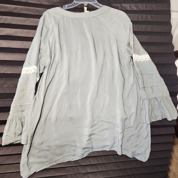 Kori America Green Bell Sleeve Lace Crochet Details Size L Asymmetrical Boho - Picture 6 of 10